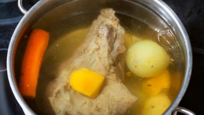 Mięso z rosołu – przepisy na farsz, kotlety i pastę